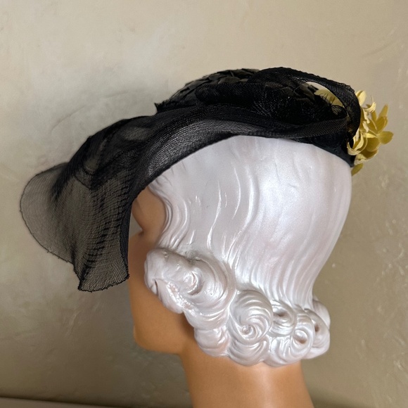 ROMANTIC 1930s\' BLACK STRAW HAT - SEE-THROUGH BRIM & YELLOW FLOWERS AT THE BACK main image 7